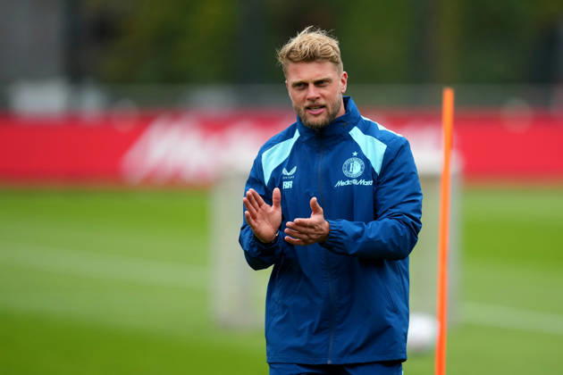 Training Champions League Feyenoord Rotterdam 2026 2027 Rotterdam - Head of performance Rick Rietveld of Feyenoord Rotterdam gives instructions to his teammates during a training before the Champions League match against Como 1907. The training is set at Trainingscomplex 1908 on 13 October 2026 in Rotterdam, Netherlands. (Hero Images Yannick Verhoeven) Copyright: xYannickxVerhoevenx