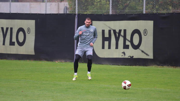 13.10.2026, xrekx, Fussball 1.Bundesliga , SV Elversberg - Training v.l. Luca Sirch (SV 07 Elversberg) St. Ingbert