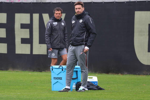 13.10.2026, xrekx, Fussball 1.Bundesliga , SV Elversberg - Training v.l. Sascha Purket Torwart-Trainer (SV 07 Elversberg) Vincent Wagner Trainer (SV 07 Elversberg) St. Ingbert