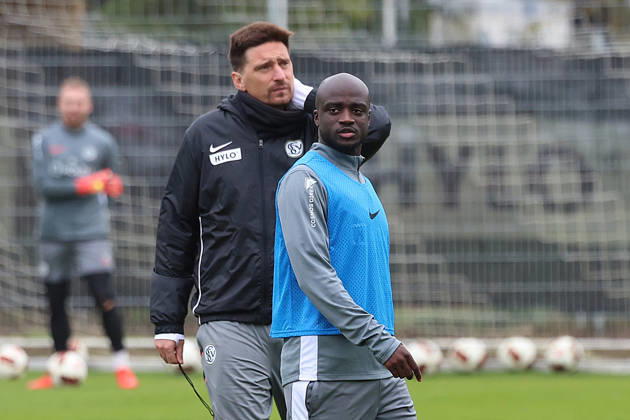 13.10.2026, xrekx, Fussball 1.Bundesliga , SV Elversberg - Training v.l. Vincent Wagner Trainer (SV 07 Elversberg) Amara CondÃ (SV 07 Elversberg) St. Ingbert
