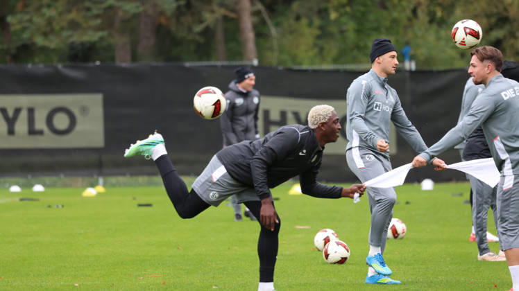 13.10.2026, xrekx, Fussball 1.Bundesliga , SV Elversberg - Training v.l. David Mokwa (SV 07 Elversberg) Luca Schnellbacher (SV 07 Elversberg) St. Ingbert