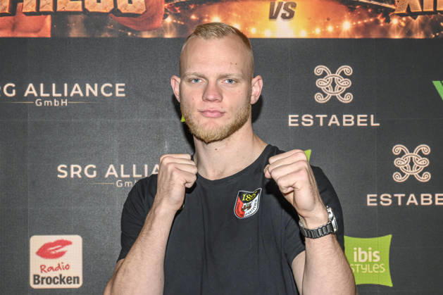 im Bild v.l.: Paul Schmidt, Boxer, GER, Magdeburg, SES, Erste Pressekonferenz vor der SES-Box-Gala am Samstag, 14. November 2026, Messe Magdeburg, 13.10.2026, Copyright: HMBxMedia UwexKoch