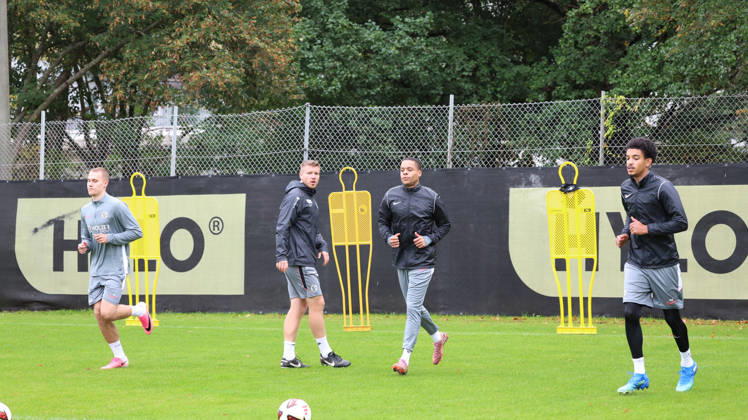 13.10.2026, xrekx, Fussball 1.Bundesliga , SV Elversberg - Training v.l. Luis Seifert (SV 07 Elversberg) Jan Gyamerah (SV 07 Elversberg) Francis Onyeka (SV 07 Elversberg) St. Ingbert