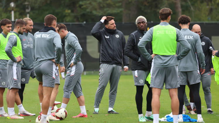 13.10.2026, xrekx, Fussball 1.Bundesliga , SV Elversberg - Training v.l. Vincent Wagner Trainer (SV 07 Elversberg) St. Ingbert