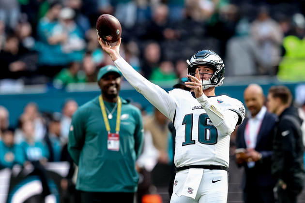Jacksonville Jaguars v Philadelphia Eagles, International Series Philadelphia Eagles quarterback Tanner McKee (16) warming up before the International Series match between Jacksonville Jaguars and Philadelphia Eagles at Tottenham Hotspur Stadium, London, UK on 11 October 2026. London Tottenham Hotspur Stadium London UK Editorial use only , Copyright: xManjitxNarotrax PSI-24992-0158