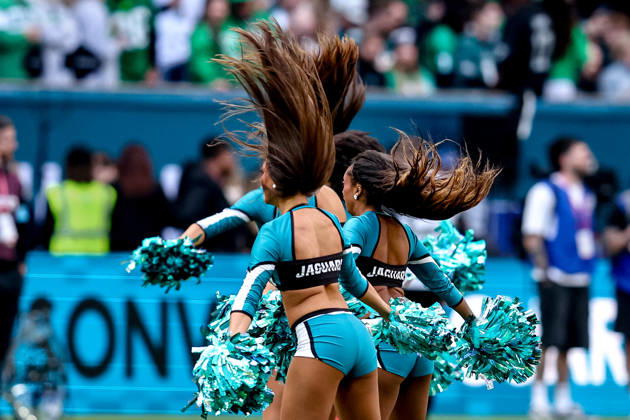 Jacksonville Jaguars v Philadelphia Eagles, International Series Jacksonville Jaguar cheerleaders during the International Series match between Jacksonville Jaguars and Philadelphia Eagles at Tottenham Hotspur Stadium, London, UK on 11 October 2026. London Tottenham Hotspur Stadium London UK Editorial use only , Copyright: xManjitxNarotrax PSI-24992-0161