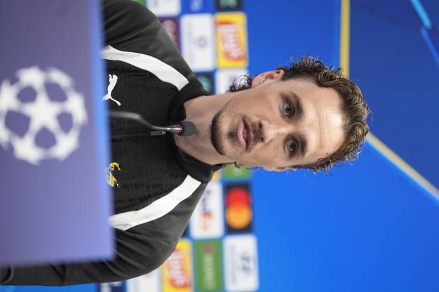 Soccer, Champions League 2026–2027, Bodo Glimt, Borussia Dortmund, Bodo, October 13, 2026: Andreas Helmersen and coach Kjetil Knudsen during Bodo Glimt’s press conference at Aspmyra Stadium, the day of the Champions League match between Bodo Glimt and Borussia Dortmund. Photo: Terje Pedersen, NTB, Bodo, Norway. EDITORIAL USE ONLY. RESTRICTED USE FOR BETTING COMPANIES.  Copyright: xTerjexPedersenx xNTBx