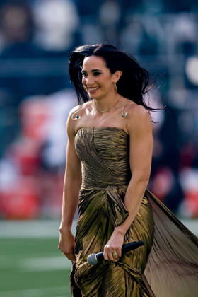 Jacksonville Jaguars v Philadelphia Eagles, International Series Laura Wright after singing National Anthem before the International Series match between Jacksonville Jaguars and Philadelphia Eagles at Tottenham Hotspur Stadium, London, UK on 11 October 2026. London Tottenham Hotspur Stadium London UK Editorial use only , Copyright: xManjitxNarotrax PSI-24992-0164