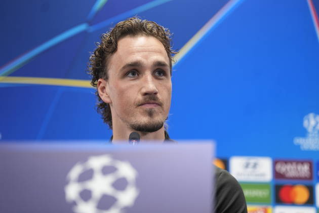 Soccer, Champions League 2026–2027, Bodo Glimt, Borussia Dortmund, Bodo, October 13, 2026: Andreas Helmersen and coach Kjetil Knudsen during Bodo Glimt’s press conference at Aspmyra Stadium, the day of the Champions League match between Bodo Glimt and Borussia Dortmund. Photo: Terje Pedersen, NTB, Bodo, Norway. EDITORIAL USE ONLY. RESTRICTED USE FOR BETTING COMPANIES.  Copyright: xTerjexPedersenx xNTBx