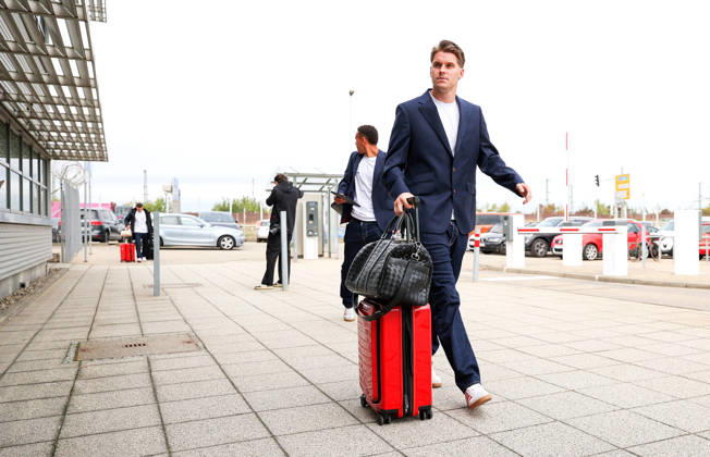 13.10.2026, Stuttgart, Fußball UEFA Champions League, Saison 2026-2027, VfB Stuttgart fliegt nach Bratislava, Abflug, Ramon Hendriks