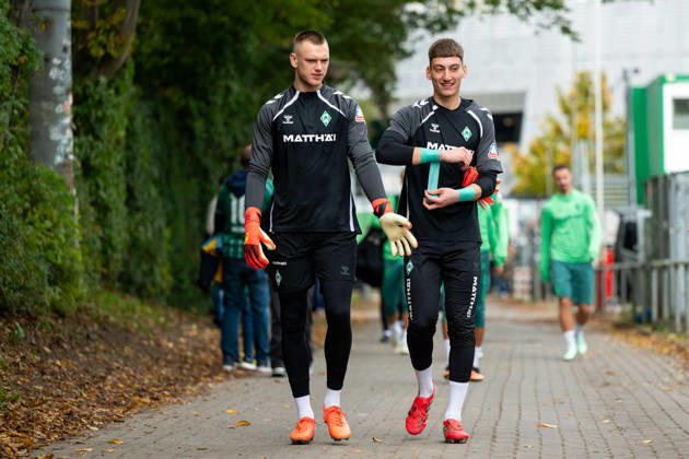 13.10.2026, GER, Fussball, Herren, 1. Bundesliga, Saison 2026 2027, Training, SV Werder Bremen Karl Hein ( Werder Bremen, 01 ) , Stefan Smarkalev ( Bremen, 37 ) Bremen Trainingsgelände Weserstadion Bremen Deutschland Copyright: xNordphoto Memmlerx