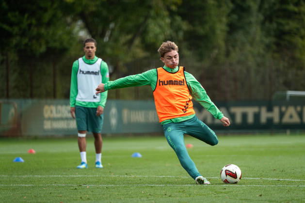 13.10.2026, GER, Fussball, Herren, 1. Bundesliga, Saison 2026 2027, Training, SV Werder Bremen Chuki ( Werder Bremen, 20 ) am Ball Bremen Trainingsgelände Weserstadion Bremen Deutschland Copyright: xNordphoto Memmlerx