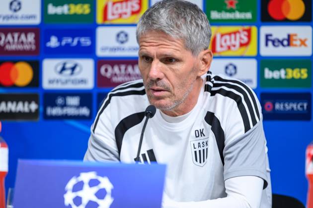 SOCCER - UEFA CL, LASK vs Liverpool LINZ,AUSTRIA,13.OCT.26 - SOCCER - UEFA Champions League, Linzer ASK vs Liverpool FC, preview, press conference, PK, Pressekonferenz LASK. Image shows head coach Dietmar Kuehbauer (LASK).  GEPAxpictures xChristianxMoser