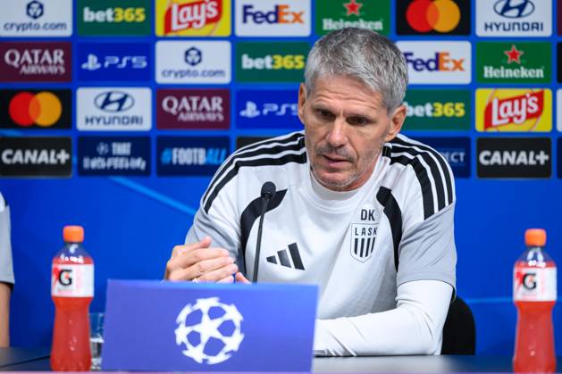 SOCCER - UEFA CL, LASK vs Liverpool LINZ,AUSTRIA,13.OCT.26 - SOCCER - UEFA Champions League, Linzer ASK vs Liverpool FC, preview, press conference, PK, Pressekonferenz LASK. Image shows head coach Dietmar Kuehbauer (LASK).  GEPAxpictures xChristianxMoser