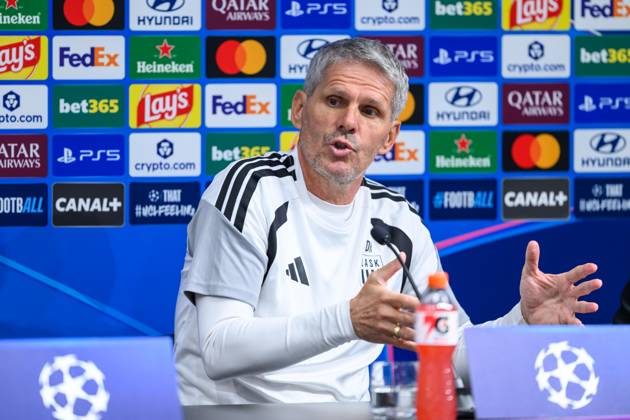 SOCCER - UEFA CL, LASK vs Liverpool LINZ,AUSTRIA,13.OCT.26 - SOCCER - UEFA Champions League, Linzer ASK vs Liverpool FC, preview, press conference, PK, Pressekonferenz LASK. Image shows head coach Dietmar Kuehbauer (LASK).  GEPAxpictures xChristianxMoser