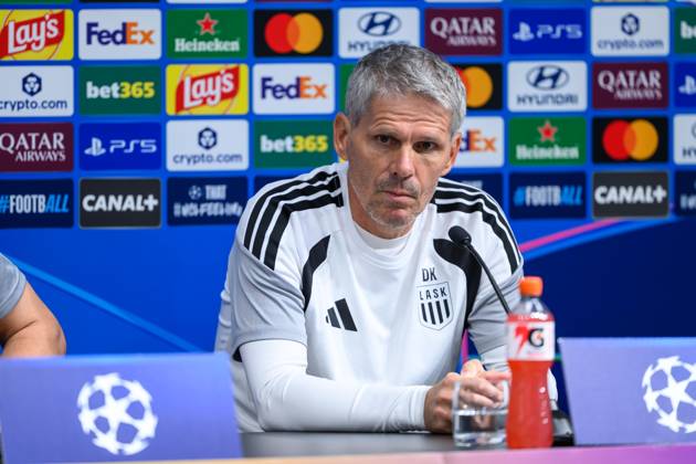 SOCCER - UEFA CL, LASK vs Liverpool LINZ,AUSTRIA,13.OCT.26 - SOCCER - UEFA Champions League, Linzer ASK vs Liverpool FC, preview, press conference, PK, Pressekonferenz LASK. Image shows head coach Dietmar Kuehbauer (LASK).  GEPAxpictures xChristianxMoser