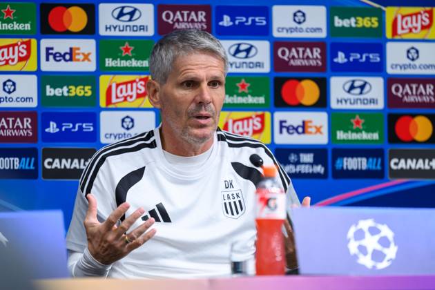 SOCCER - UEFA CL, LASK vs Liverpool LINZ,AUSTRIA,13.OCT.26 - SOCCER - UEFA Champions League, Linzer ASK vs Liverpool FC, preview, press conference, PK, Pressekonferenz LASK. Image shows head coach Dietmar Kuehbauer (LASK).  GEPAxpictures xChristianxMoser