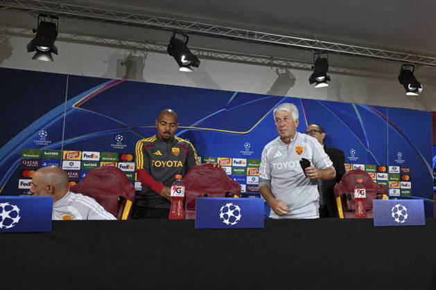 SOCCER - UEFA Champions League - AS Roma - press conference, PK, Pressekonferenz Photo by IPA ABACAPRESS.COM89631949 - Donyell Malen of Roma, Gian Piero Gasperini, head coach of AS Roma, during the 2026–2027 UEFA Champions League match between AS Roma and Real Madrid, at the Trigoria Training Center on October 13, 2026, in Rome, Rome, during the AS Roma press conference and pre-match training session - Real Madrid at the Trigoria Training Center on October 13, 2026, in Rome, Rome. During the AS Roma press conference and training session ahead of the UEFA Champions League soccer match in Rome, Italy, on October 13, 2026 Roma Italy  Copyright: xIPAxSport ABACAx