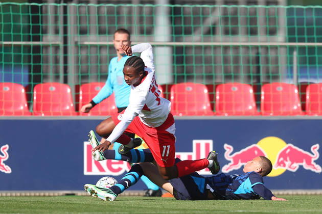 RB Leipzig U19 - PSV Eindhoven U19 UEFA Youth League Leipzig, 13.10.2026, Trainingszentrum am Cottaweg, Fußball, Saison 2026 2027, U19 Junioren, UEFA Youth League, 2. Spieltag , RB Leipzig U19 - PSV Eindhoven U19 , Im Bild v.l.: Dilane Yarsekou (11, RB) und Dyran Stam (5 , Eindhoven) , Nur für journalistische Zwecke! For editorial use only! , UEFA regulations prohibit any use of photographs as image sequences and or quasi-video. ,
