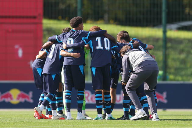 RB Leipzig U19 - PSV Eindhoven U19 UEFA Youth League Leipzig, 13.10.2026, Trainingszentrum am Cottaweg, Fußball, Saison 2026 2027, U19 Junioren, UEFA Youth League, 2. Spieltag , RB Leipzig U19 - PSV Eindhoven U19 , Im Bild: Teamkreis Eindhoven , Nur für journalistische Zwecke! For editorial use only! , UEFA regulations prohibit any use of photographs as image sequences and or quasi-video. ,