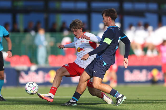 RB Leipzig U19 - PSV Eindhoven U19 UEFA Youth League Leipzig, 13.10.2026, Trainingszentrum am Cottaweg, Fußball, Saison 2026 2027, U19 Junioren, UEFA Youth League, 2. Spieltag , RB Leipzig U19 - PSV Eindhoven U19 , Im Bild v.l.: Vincent Clair (18, RB) und Sebastien Ditmer (6 , Eindhoven), Nur für journalistische Zwecke! For editorial use only! , UEFA regulations prohibit any use of photographs as image sequences and or quasi-video. ,