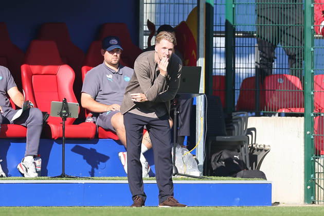 RB Leipzig U19 - PSV Eindhoven U19 UEFA Youth League Leipzig, 13.10.2026, Trainingszentrum am Cottaweg, Fußball, Saison 2026 2027, U19 Junioren, UEFA Youth League, 2. Spieltag , RB Leipzig U19 - PSV Eindhoven U19 , Im Bild: Trainer Jasper Waalkens (Eindhoven) , Nur für journalistische Zwecke! For editorial use only! , UEFA regulations prohibit any use of photographs as image sequences and or quasi-video. ,