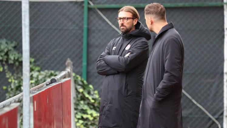 13.10.2026, xrekx, Fussball 2.Bundesliga, 1.FC Kaiserslautern - Training v.l. Thomas Hengen Geschäftsführer Geschaeftsfuehrer (1.FC Kaiserslautern) Marcel Klos Sportdirektor (1.FC Kaiserslautern) Kaiserslautern