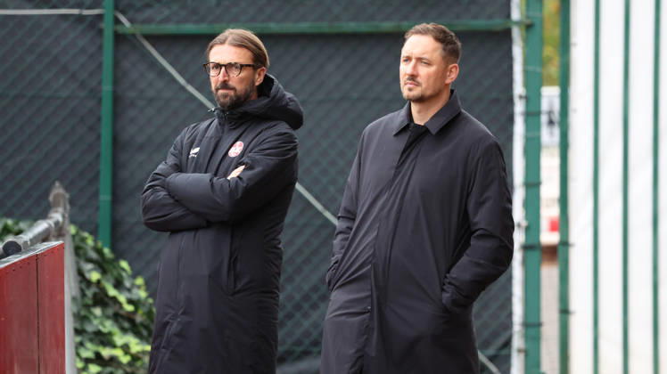 13.10.2026, xrekx, Fussball 2.Bundesliga, 1.FC Kaiserslautern - Training v.l. Thomas Hengen Geschäftsführer Geschaeftsfuehrer (1.FC Kaiserslautern) Marcel Klos Sportdirektor (1.FC Kaiserslautern) Kaiserslautern
