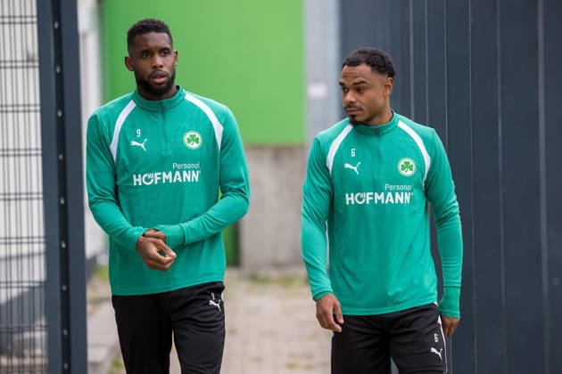 13.10.2026 - Fussball - 2. Bundesliga - Saison 2026 2027 - SpVgg Greuther Fürth Fuerth ( Kleeblatt ) - Training - - xwoxzix - Jordan Pefok Siebatcheu (9, SpVgg Greuther Fürth ) Sacha Banse Bansé (6, SpVgg Greuther Fürth )