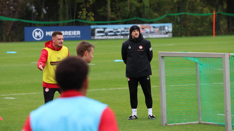 13.10.2026, xrekx, Fussball 2.Bundesliga, 1.FC Kaiserslautern - Training v.l. Torsten Lieberknecht Trainer (1.FC Kaiserslautern) Kaiserslautern