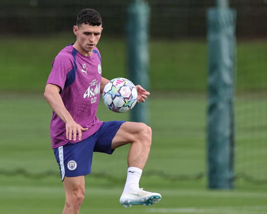 UEFA Champions League press conference, PK, Pressekonferenz and open training Matchday 2 of 8 Manchester City v Paris Saint-Germain Phil Foden of Manchester City in the training session during the UEFA Champions League press conference and open training Matchday 2 of 8 Manchester City vs Paris Saint-Germain at City Football Academy, Manchester, United Kingdom on 13 October 2026 (Photo by Mark Cosgrove News Images) Manchester City Football Academy Greater Manchester United, ManU Kingdom Copyright: xMarkxCosgrove NewsxImagesx