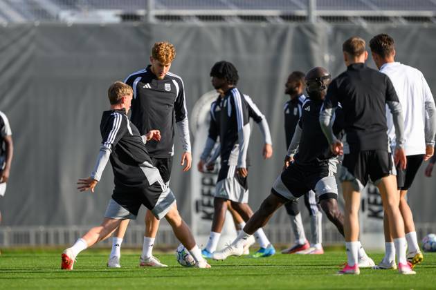 SOCCER - UEFA CL, LASK vs Liverpool LINZ,AUSTRIA,13.OCT.26 - SOCCER - UEFA Champions League, Linzer ASK vs Liverpool FC, preview, training LASK. Image shows players of LASK.  GEPAxpictures xChristianxMoser