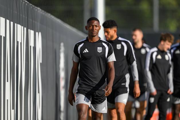 SOCCER - UEFA CL, LASK vs Liverpool LINZ,AUSTRIA,13.OCT.26 - SOCCER - UEFA Champions League, Linzer ASK vs Liverpool FC, preview, training LASK. Image shows Junior Yvan Nyabeye Dibango (LASK).  GEPAxpictures xChristianxMoser