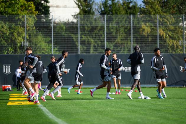 SOCCER - UEFA CL, LASK vs Liverpool LINZ,AUSTRIA,13.OCT.26 - SOCCER - UEFA Champions League, Linzer ASK vs Liverpool FC, preview, training LASK. Image shows players of LASK.  GEPAxpictures xChristianxMoser