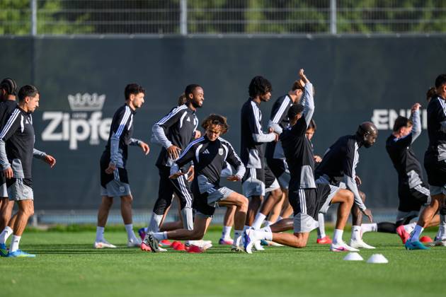 SOCCER - UEFA CL, LASK vs Liverpool LINZ,AUSTRIA,13.OCT.26 - SOCCER - UEFA Champions League, Linzer ASK vs Liverpool FC, preview, training LASK. Image shows players of LASK.  GEPAxpictures xChristianxMoser