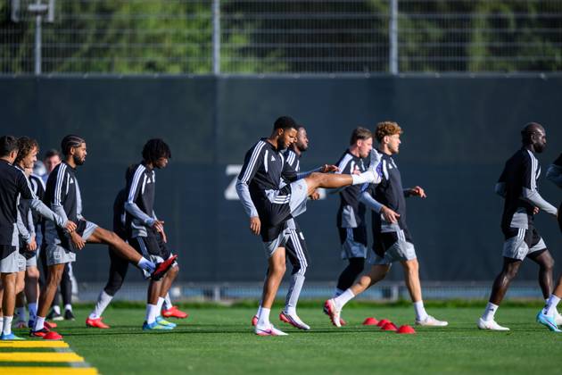 SOCCER - UEFA CL, LASK vs Liverpool LINZ,AUSTRIA,13.OCT.26 - SOCCER - UEFA Champions League, Linzer ASK vs Liverpool FC, preview, training LASK. Image shows Xavier Mbuyamba (LASK).  GEPAxpictures xChristianxMoser