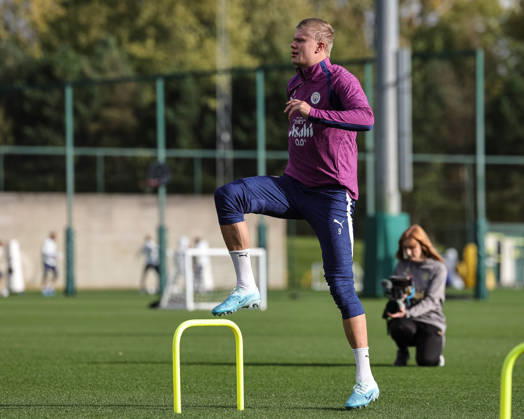 UEFA Champions League press conference, PK, Pressekonferenz and open training Matchday 2 of 8 Manchester City v Paris Saint-Germain Erling Haaland of Manchester City in the training session during the UEFA Champions League press conference and open training Matchday 2 of 8 Manchester City vs Paris Saint-Germain at City Football Academy, Manchester, United Kingdom on 13 October 2026 (Photo by Mark Cosgrove News Images) Manchester City Football Academy Greater Manchester United, ManU Kingdom Copyright: xMarkxCosgrove NewsxImagesx