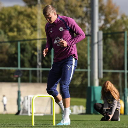 UEFA Champions League press conference, PK, Pressekonferenz and open training Matchday 2 of 8 Manchester City v Paris Saint-Germain Erling Haaland of Manchester City in the training session during the UEFA Champions League press conference and open training Matchday 2 of 8 Manchester City vs Paris Saint-Germain at City Football Academy, Manchester, United Kingdom on 13 October 2026 (Photo by Mark Cosgrove News Images) Manchester City Football Academy Greater Manchester United, ManU Kingdom Copyright: xMarkxCosgrove NewsxImagesx