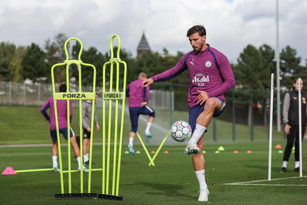UEFA Champions League press conference, PK, Pressekonferenz and open training Matchday 2 of 8 Manchester City v Paris Saint-Germain Ruben Dias of Manchester City in the training session during the UEFA Champions League press conference and open training Matchday 2 of 8 Manchester City vs Paris Saint-Germain at City Football Academy, Manchester, United Kingdom on 13 October 2026 (Photo by Mark Cosgrove News Images) Manchester City Football Academy Greater Manchester United, ManU Kingdom Copyright: xMarkxCosgrove NewsxImagesx