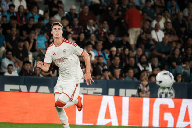 ESP: LaLiga EA Sports UD Levante v Sevilla FC Robert Ure of Sevilla during LaLiga EA Sports, between UD Levante v Sevilla CF played at Ciudad de Valencia Stadium in Valencia on October 12, 2026 in Spain; Valencia Spain Futbol Copyright: xAgenciaxLOFx