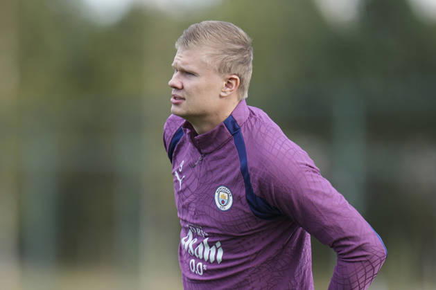 Manchester City Training, Champions League Erling Haaland of Manchester City stretches during the training session ahead of UEFA Champions League matchday 2 vs Paris Saint-Germain, Manchester City at Joie Stadium, Etihad Campus, Manchester, England on 13 October 2026 Credit: Steve Flynn Every Second Media Editorial use only. All images are copyright Every Second Media Limited. No images may be reproduced without prior permission. Copyright: xIMAGO EveryxSecondxMediax ESM-2218-0109 StevexFlynnx xEveryxSecondxMediax