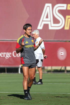SOCCER - UEFA Champions League - AS Roma - press conference, PK, Pressekonferenz Photo by IPA ABACAPRESS.COM89637379 - October 13, 2026 Champions League: Gasperini and Malen Press Conference Training Sessions In the photo: Dybala (Photo by Gino Mancini) Roma Italy  Copyright: xIPAxSport ABACAx