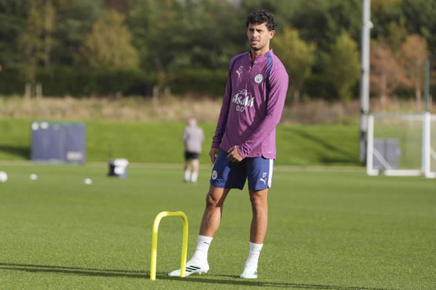 Manchester City Training, Champions League Matheus Nunes of Manchester City warms up during the training session ahead of UEFA Champions League matchday 2 vs Paris Saint-Germain, Manchester City at Joie Stadium, Etihad Campus, Manchester, England on 13 October 2026 Credit: Steve Flynn Every Second Media Editorial use only. All images are copyright Every Second Media Limited. No images may be reproduced without prior permission. Copyright: xIMAGO EveryxSecondxMediax ESM-2218-0119 StevexFlynnx xEveryxSecondxMediax