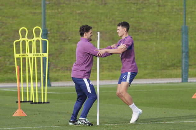 Manchester City Training, Champions League Mateo Kovacic of Manchester City and Phil Foden of Manchester City carry out a drill during the training session ahead of UEFA Champions League matchday 2 vs Paris Saint-Germain, Manchester City at Joie Stadium, Etihad Campus, Manchester, England on 13 October 2026 Credit: Steve Flynn Every Second Media Editorial use only. All images are copyright Every Second Media Limited. No images may be reproduced without prior permission. Copyright: xIMAGO EveryxSecondxMediax ESM-2218-0133 StevexFlynnx xEveryxSecondxMediax