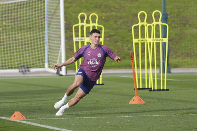 Manchester City Training, Champions League Phil Foden of Manchester City runs through cones during the training session ahead of UEFA Champions League matchday 2 vs Paris Saint-Germain, Manchester City at Joie Stadium, Etihad Campus, Manchester, England on 13 October 2026 Credit: Steve Flynn Every Second Media Editorial use only. All images are copyright Every Second Media Limited. No images may be reproduced without prior permission. Copyright: xIMAGO EveryxSecondxMediax ESM-2218-0134 StevexFlynnx xEveryxSecondxMediax