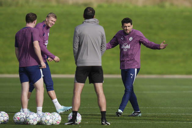 Manchester City Training, Champions League Mateo Kovacic of Manchester City gestures during the training session ahead of UEFA Champions League matchday 2 vs Paris Saint-Germain, Manchester City at Joie Stadium, Etihad Campus, Manchester, England on 13 October 2026 Credit: Steve Flynn Every Second Media Editorial use only. All images are copyright Every Second Media Limited. No images may be reproduced without prior permission. Copyright: xIMAGO EveryxSecondxMediax ESM-2218-0140 StevexFlynnx xEveryxSecondxMediax