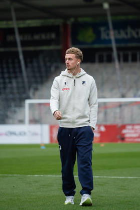 13.10.2026, xjyhynx, Fussball 3. Liga, VfB Stuttgart U23 - TSG Hoffenheim II, v.l. Alex Honajzer (23, TSG Hoffenheim II) bei der Platzbegehung Aspach