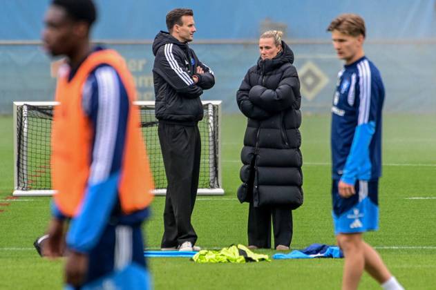 Claus Costa Direktor Profifußball Kathleen Krüger Vorstand ( HSV ) Deutschland , Hamburg , Volksparkstadion , Fussball , 1. Bundesliga , Training des Hamburger SV