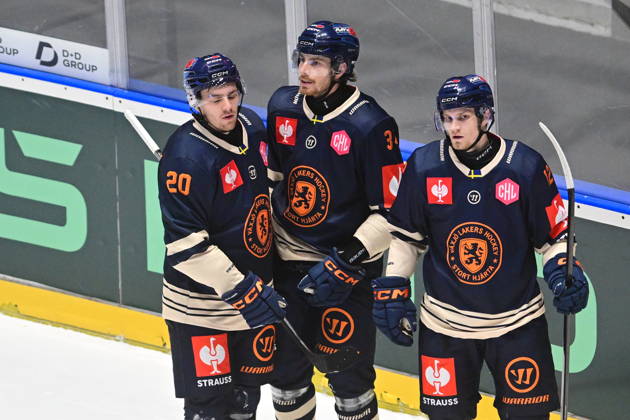 Ice hockey, Eishockey Champions League match: HC Dynamo Pardubice vs Vaxjo Lakers Hockey Club in Pardubice, Czech Republic, October 13, 2026. Hockey players of Vaxjo Lakers celebrate goal. (CTKxPhoto JosefxVostarek) CTKPhotoP2026101306746  CTKPhotoP2026101306746