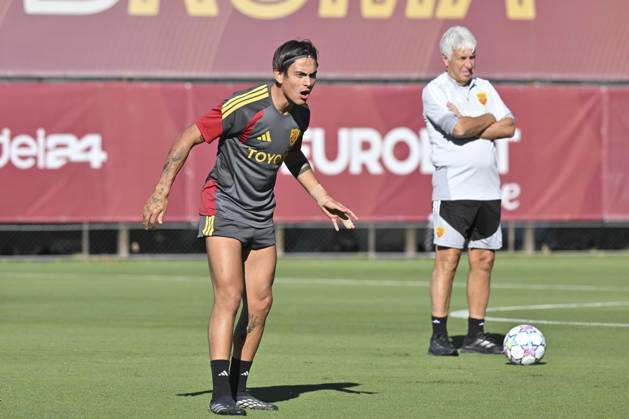 IPA89639250 - Paulo Dybala of Roma during a training session ahead of the UEFA Champions League soccer match between AS Roma and Real Madrid, as well as the press conference, PK, Pressekonferenz and training at the Trigoria Training Center on October 13, 2026, in Rome, Italy. During the AS Roma press conference for the UEFA Champions League soccer match in Rome, Italy, on October 13, 2026  Copyright: xRobertoxRamaccia IPAxSportx xx IPA89639250 IPA89639250